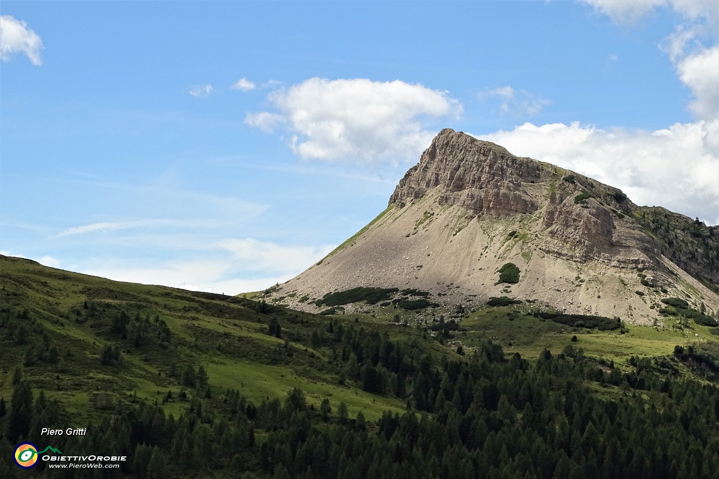 03  Vista verso il Monte Castellazzo  (2333 m).JPG